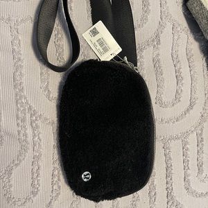 NWT Lululemon Everywhere Belt Bag Fleece